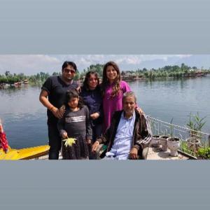 Επισκέπτες που μένουν στο Kashmir View group of Houseboat