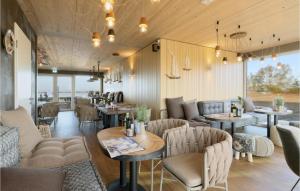 a restaurant with tables and chairs in a room at Nice Home In Lembruchdümmer See in Lembruch