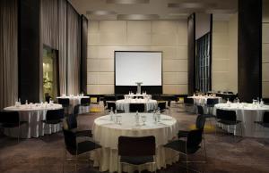 Restoran atau tempat lain untuk makan di ARTOTEL TS Suites Surabaya
