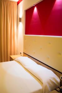 Postel nebo postele na pokoji v ubytování Park Hotel Tyrrenian
