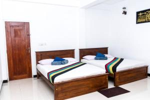 Postel nebo postele na pokoji v ubytování Kandy Riverside Villa