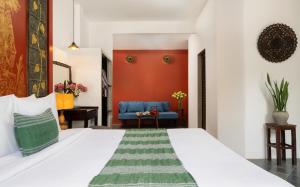 Ein Bett oder Betten in einem Zimmer der Unterkunft The Urban