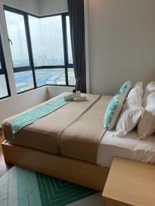 Postel nebo postele na pokoji v ubytování D'Gunduls Homestay Family Suite 2R 2B by DGH I-CITY