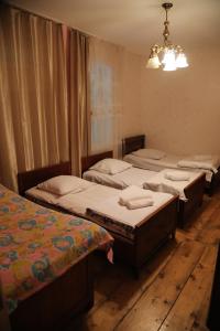 Een bed of bedden in een kamer bij Guest House LALI