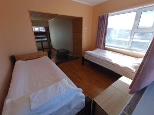 Kharkhorin hostel客房内的一张或多张床位