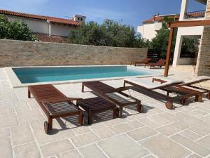Bazén v ubytovaní Apartment in Vodice with terrace, air conditioning, WiFi, dishwasher, Pool 4932-4 alebo v jeho blízkosti
