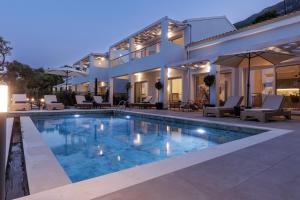 Bazén v ubytování Nisos Villas Corfu nebo v jeho okolí