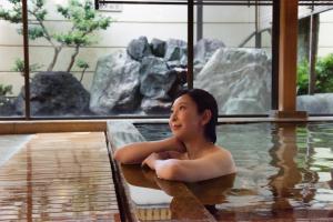 a woman in a swimming pool at a zoo at Hotel Hagoromo in Shizuoka