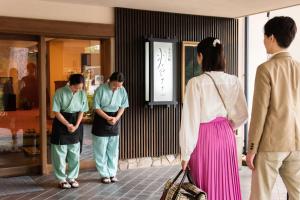 a group of people standing outside of a building at Hotel Hagoromo in Shizuoka