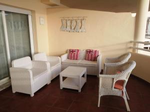 Posedenie v ubytovaní Holidays2Benalmadena Torrequebrada Sea view Front beach with pool parking & terraces