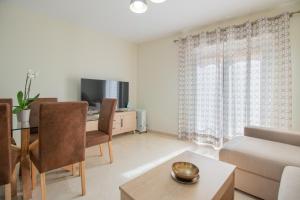 Televízia a/alebo spoločenská miestnosť v ubytovaní Apartamento centrico Cardenas