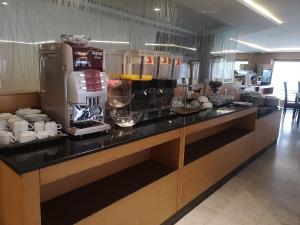 Příslušenství pro přípravu čaje a kávy v ubytování Annakhil Hotel