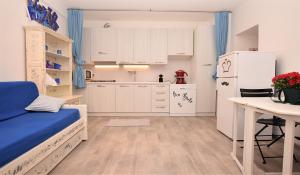 a small kitchen with a bed and a refrigerator at Oleandro in Marina di Campo