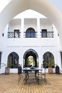 Domaine de l'Arganeraie的阳台或露台