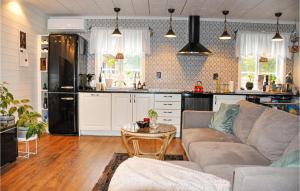 Dapur atau dapur kecil di Gorgeous Home In Karlstad With Sauna