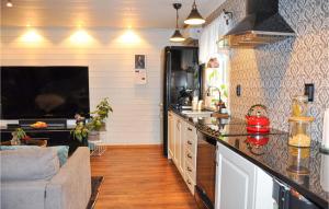 מטבח או מטבחון ב-Gorgeous Home In Karlstad With Sauna