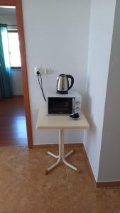 Zestaw do parzenia kawy i herbaty w obiekcie Apartment in Novalja with sea view, terrace, WiFi 3572-2