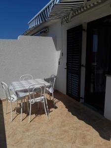 Balkon lub taras w obiekcie Apartment in Novalja with sea view, terrace, WiFi 3572-2