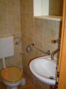 Łazienka w obiekcie Apartment in Novalja with sea view, terrace, WiFi 3572-2