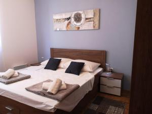 Posteľ alebo postele v izbe v ubytovaní Apartment in Razanj with terrace, air conditioning, WiFi, washing machine 3567-1