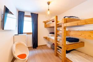 a room with two bunk beds and a toilet at Stylish 2 bed apartment near Les Prodains Gondola in Morzine