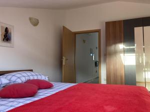 Postel nebo postele na pokoji v ubytování Apartment in Povlja with terrace, air conditioning, WiFi, washing machine 3419-3