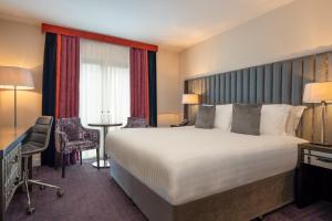 Voodi või voodid majutusasutuse The Trinity City Hotel toas