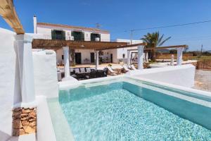 The swimming pool at or close to Cas Catalá Sant Jordi