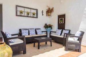 A seating area at Cas Catalá Sant Jordi