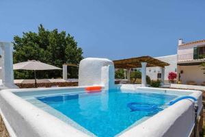 The swimming pool at or close to Cas Catalá Sant Jordi