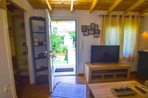 TV a/nebo společenská místnost v ubytování Dream Apartment Xylokastro