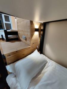 Kharkhorin hostel客房内的一张或多张床位