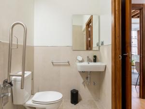 limehome Granada Calle Mirasol的一间浴室
