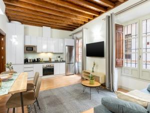 limehome Granada Calle Mirasol的厨房或小厨房
