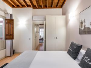 limehome Granada Calle Mirasol客房内的一张或多张床位