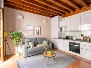limehome Granada Calle Mirasol的厨房或小厨房