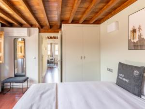 limehome Granada Calle Mirasol客房内的一张或多张床位
