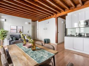 limehome Granada Calle Mirasol的厨房或小厨房