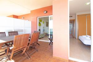 Posedenie v ubytovaní Global Properties, Apartamento con gran terraza y piscina
