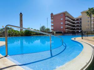 Bazén v ubytovaní Global Properties, Apartamento con gran terraza y piscina alebo v jeho blízkosti