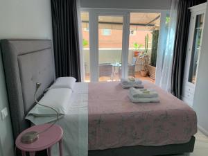 Postel nebo postele na pokoji v ubytování Kentia Rooms