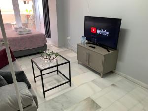 TV a/nebo společenská místnost v ubytování Kentia Rooms