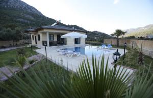 a house with a swimming pool in a yard at Villa Adrasan in Kumluca