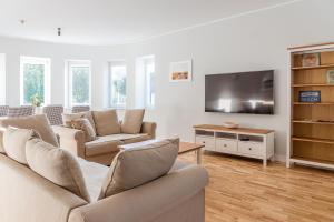 Televízia a/alebo spoločenská miestnosť v ubytovaní Hornigold Apartament Gdynia