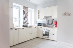Kuchyňa alebo kuchynka v ubytovaní Hornigold Apartament Gdynia