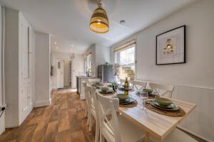 a kitchen and dining room with a table and chairs at Brent House - 4 bedroom home close to shops, harbour & beaches in Ilfracombe