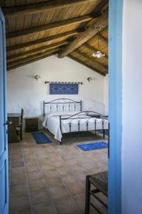 a bedroom with two beds and a tiled floor at Albergo Diffuso Il Mandorlo in Baressa