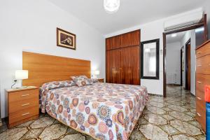 A bed or beds in a room at Villa Rosita