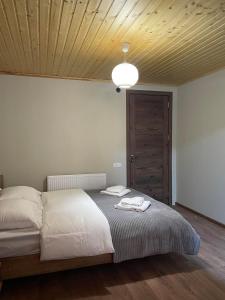 Ein Bett oder Betten in einem Zimmer der Unterkunft Mestia Views