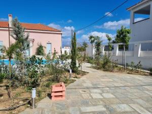 Vonkajšia záhrada v ubytovaní Villa Livadi
